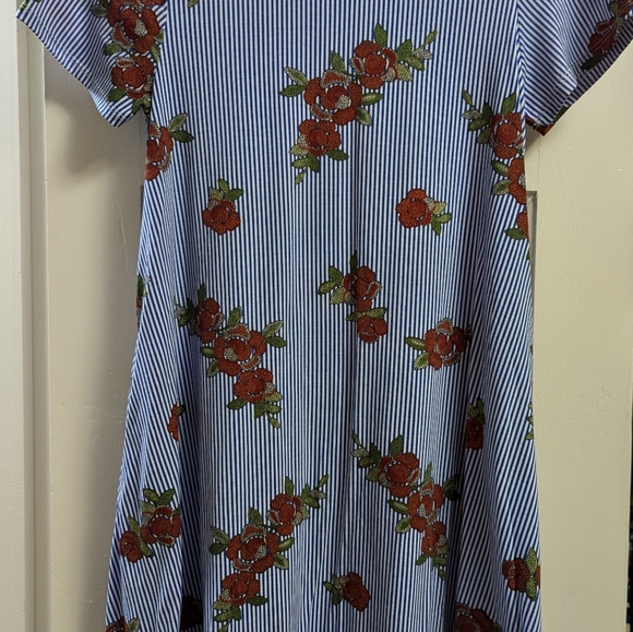 LuLaRoe Blue "Ciara" Pinstripe print dress WITH pockets! - Picture 5 of 6